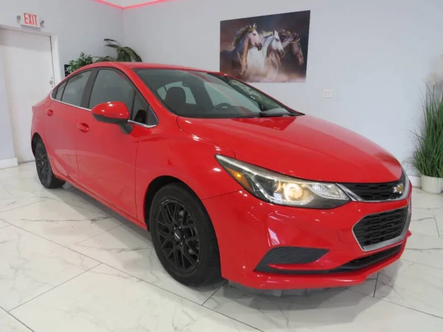 2017 Chevrolet Cruze LT photo 1
