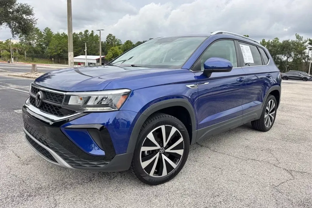 2022 Volkswagen Taos SE photo 1