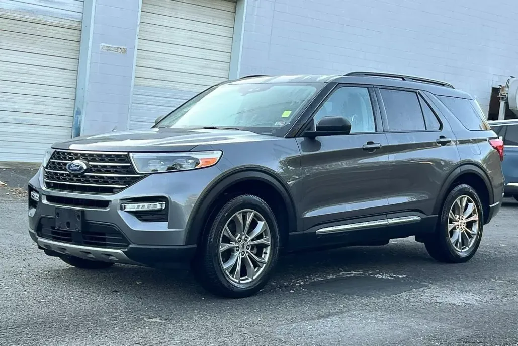 2022 Ford Explorer XLT photo 1