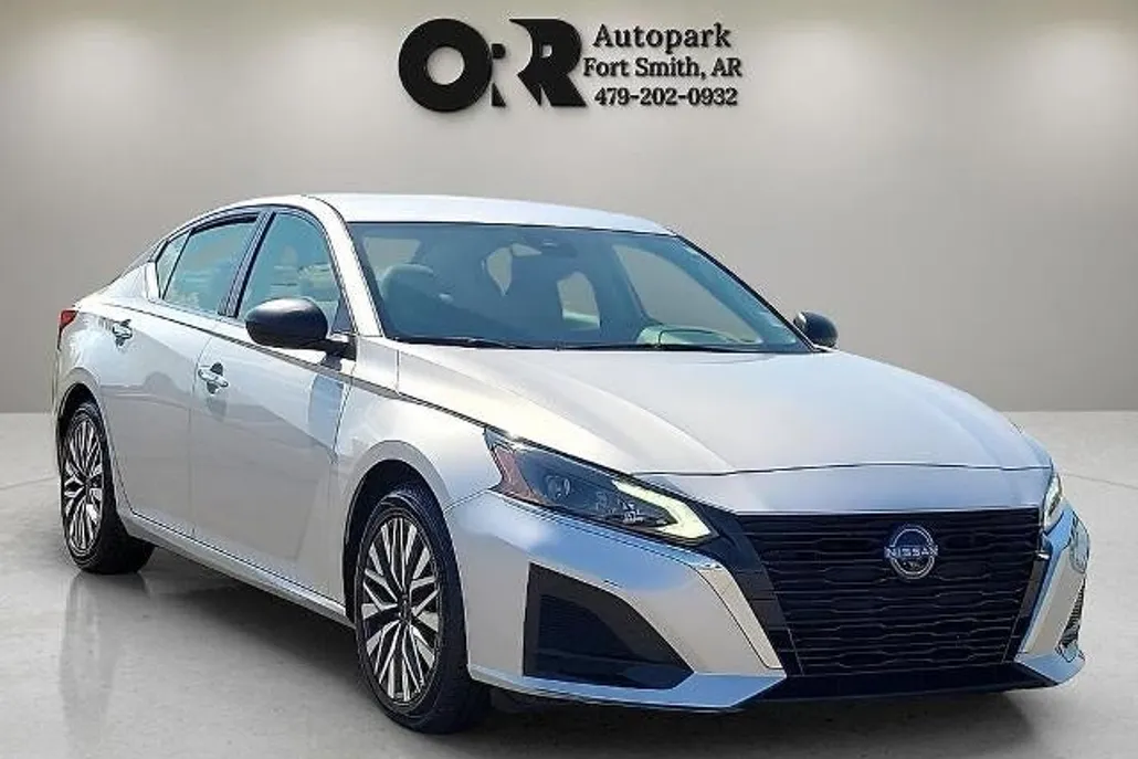 2024 Nissan Altima 2.5 SV photo 1