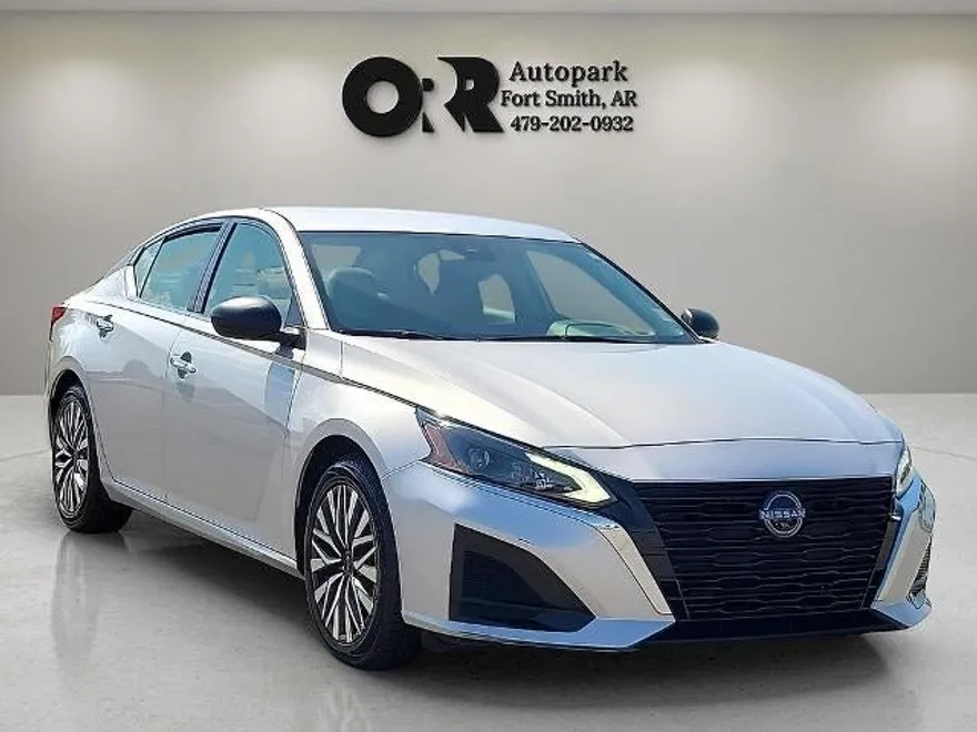 2024 Nissan Altima 2.5 SV photo 1
