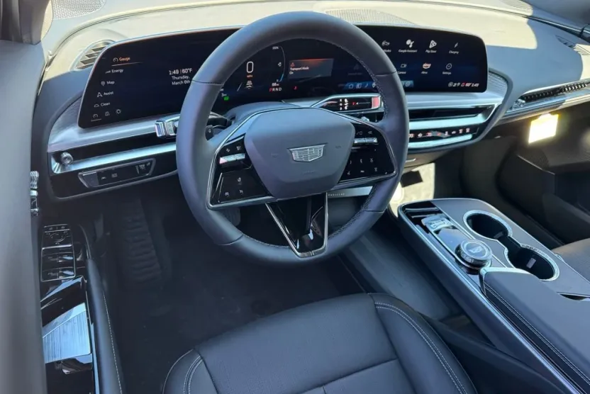 2025 Cadillac Lyriq Luxury photo 1