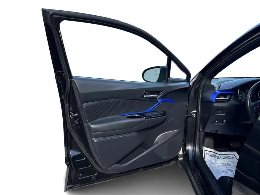 2022 Toyota C-HR XLE photo 21