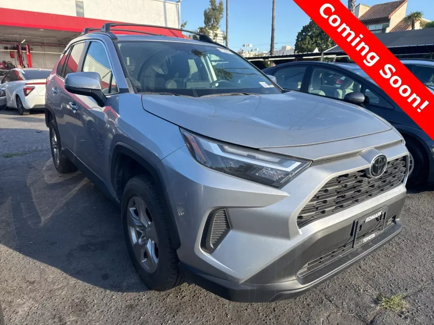 2023 Toyota RAV4 XLE photo 1