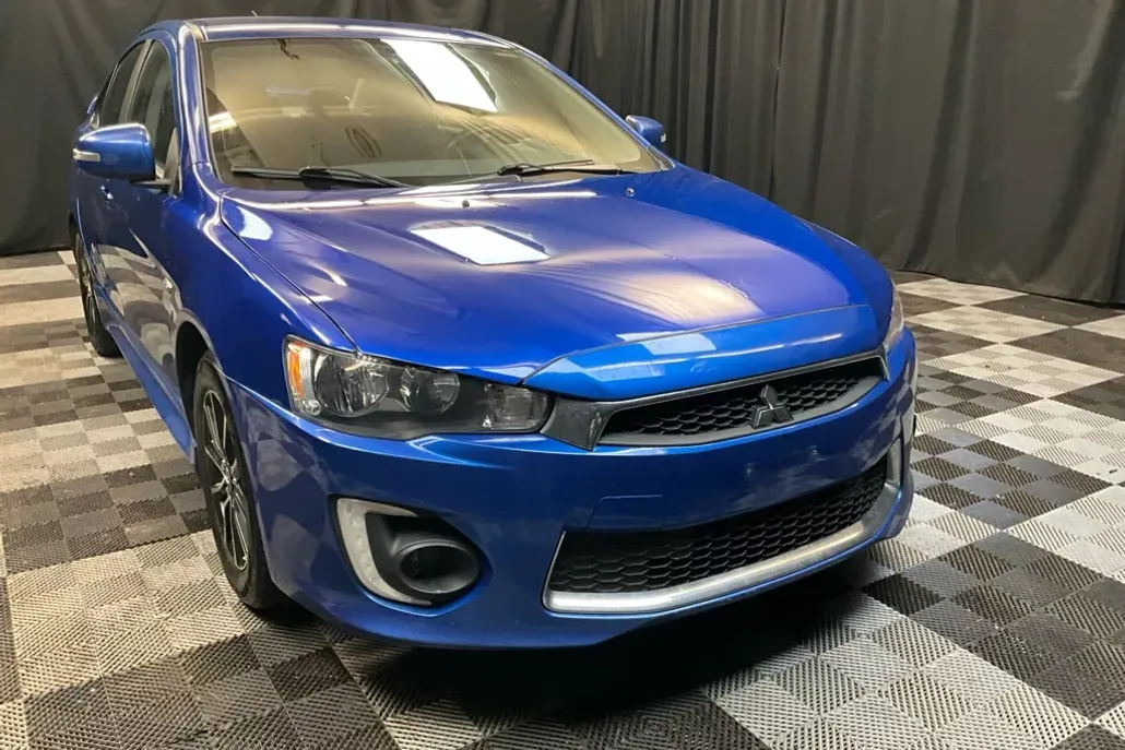 2017 Mitsubishi Lancer ES photo 1