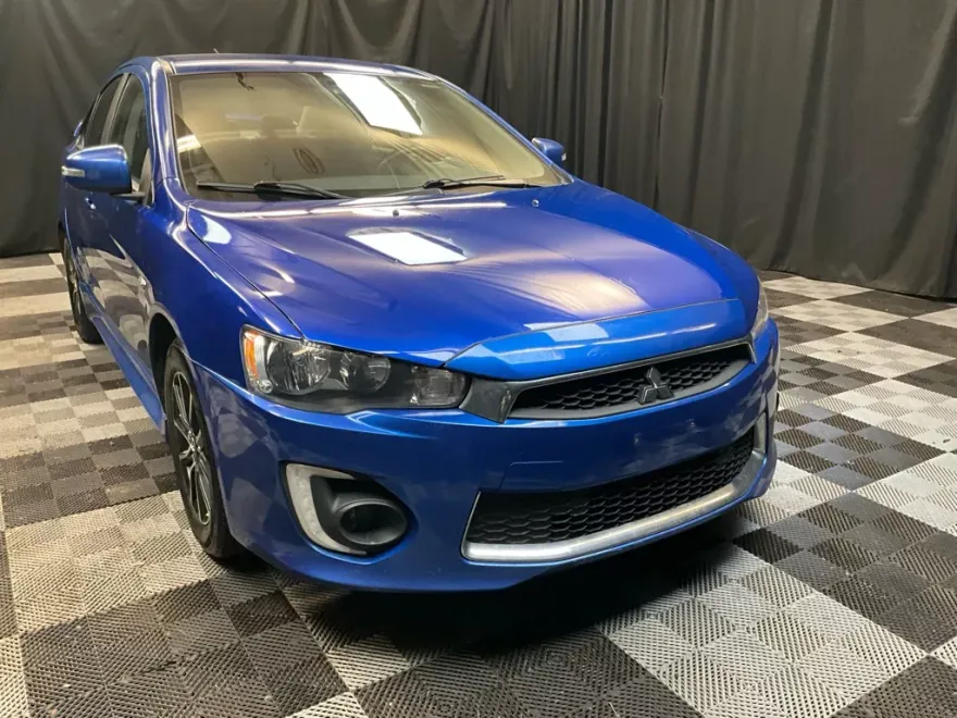 2017 Mitsubishi Lancer ES photo 1
