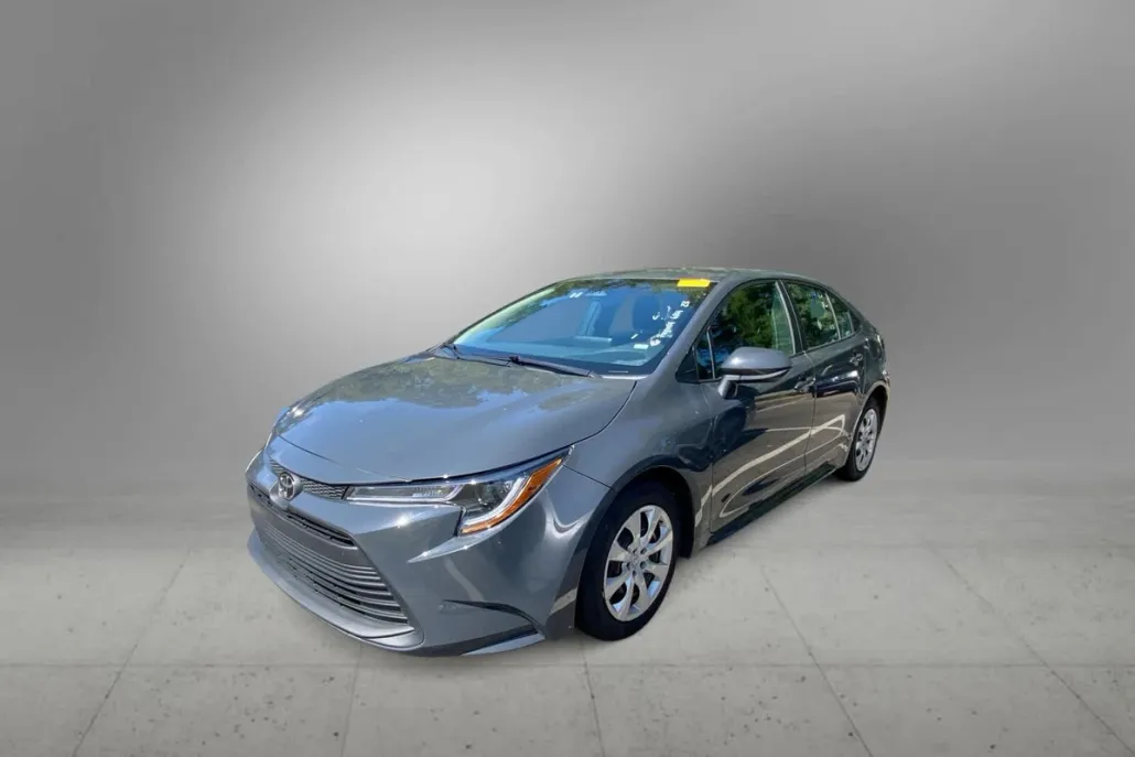 2023 Toyota Corolla LE photo 1
