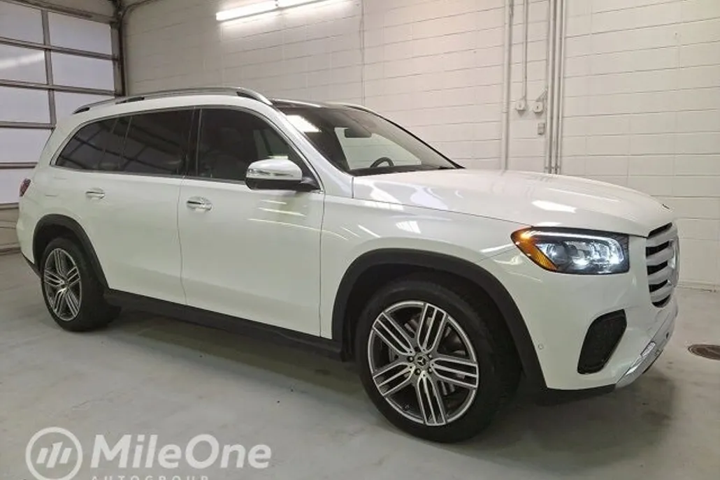 2025 Mercedes Benz GLS 450 4MATIC photo 1