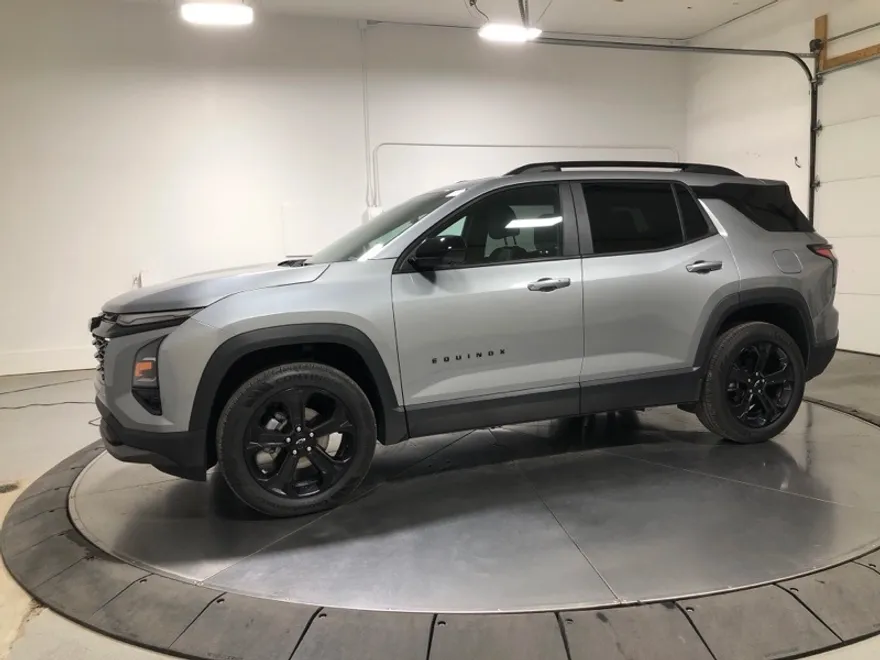 2025 Chevrolet Equinox LT photo 1