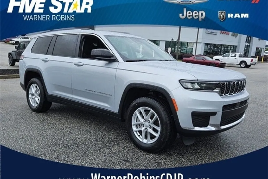 2023 Jeep Grand Cherokee Laredo photo 1