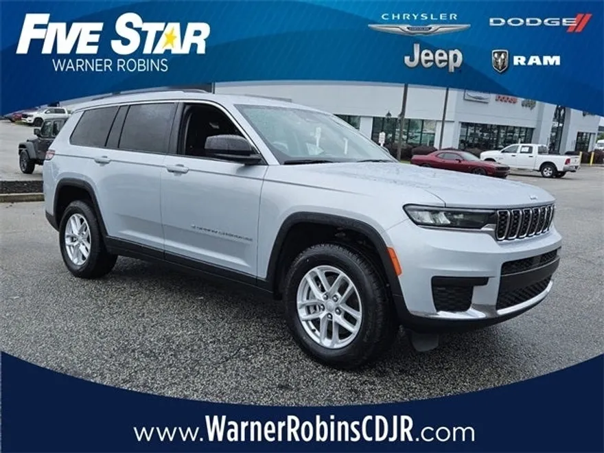 2023 Jeep Grand Cherokee Laredo photo 1