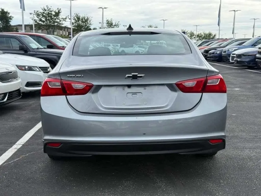 2023 Chevrolet Malibu photo 1