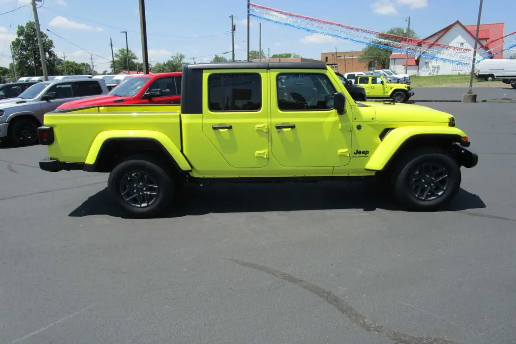 2024 Jeep Gladiator Sport S photo 1
