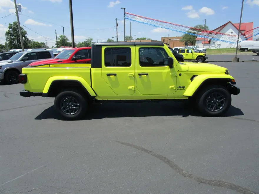 2024 Jeep Gladiator Sport S photo 1