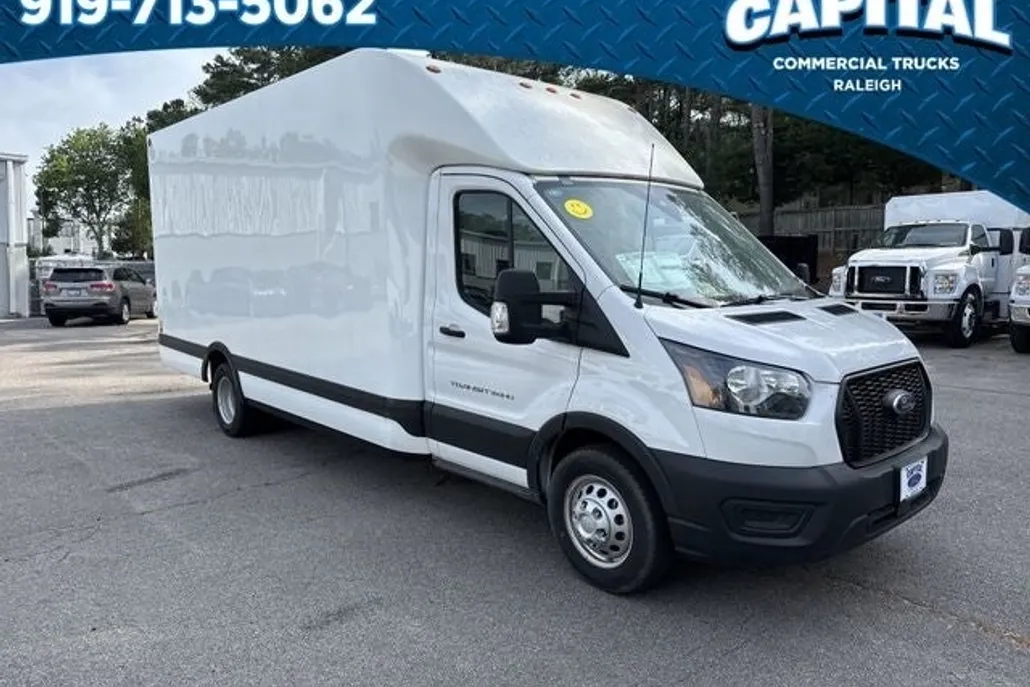 2023 Ford Transit Cutaway photo 1