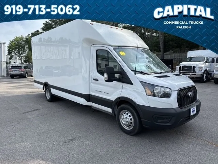2023 Ford Transit Cutaway photo 1