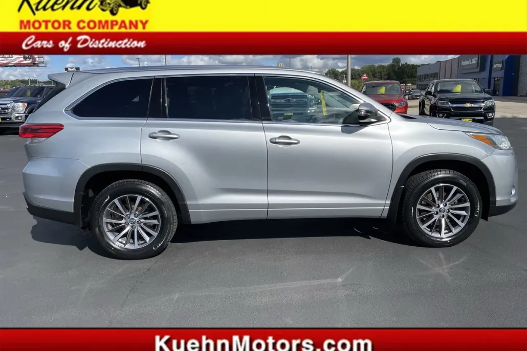 2017 Toyota Highlander XLE photo 1