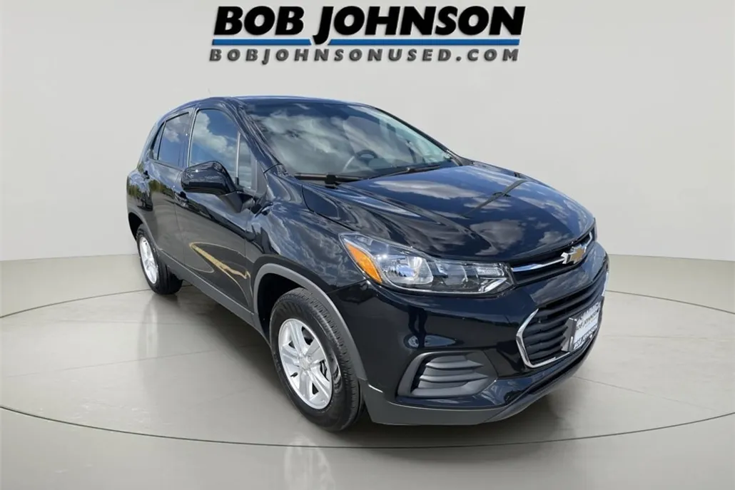 2022 Chevrolet Trax LS photo 1