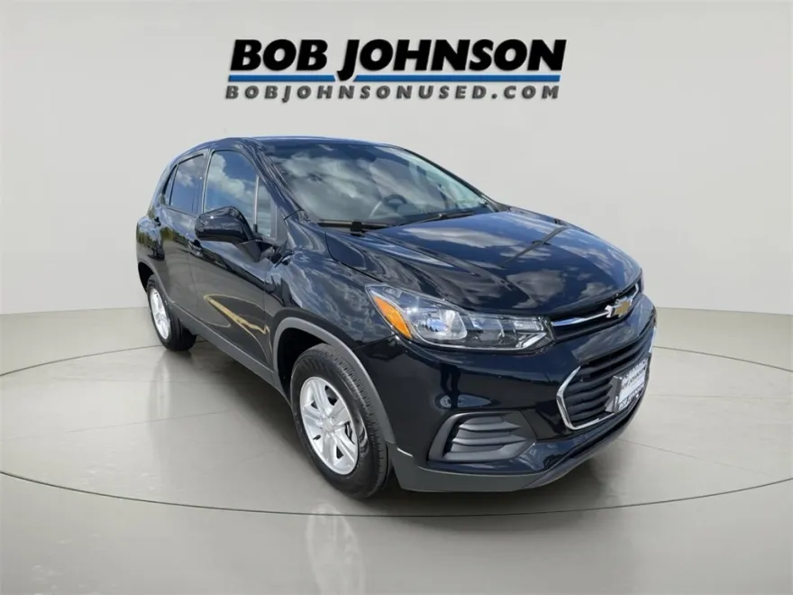 2022 Chevrolet Trax LS photo 1