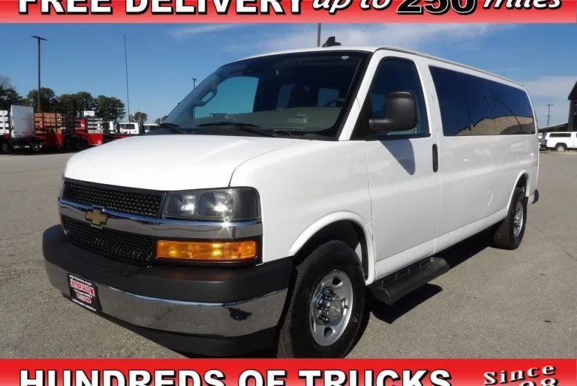 2021 Chevrolet Express LT photo 1