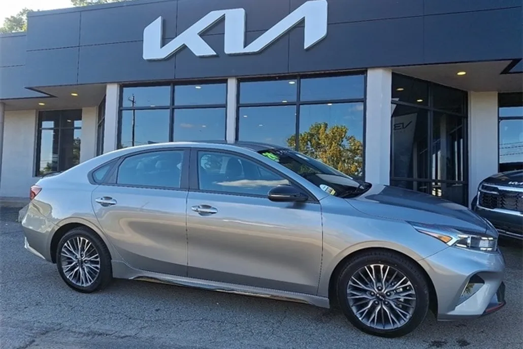 2024 Kia Forte GT-Line photo 1
