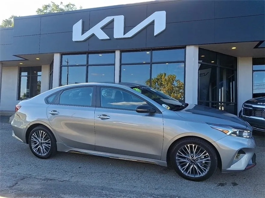 2024 Kia Forte GT-Line photo 1