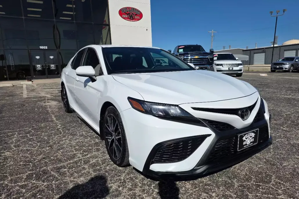 2021 Toyota Camry SE photo 1