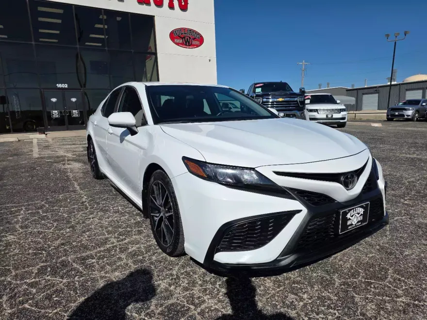 2021 Toyota Camry SE photo 1