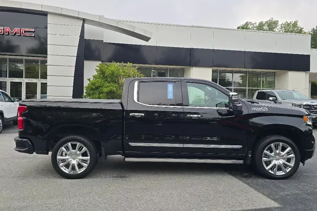 2024 Chevrolet Silverado 1500 High Country photo 1