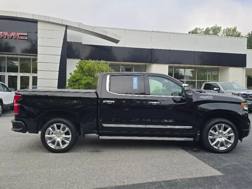 2024 Chevrolet Silverado 1500 High Country photo 1