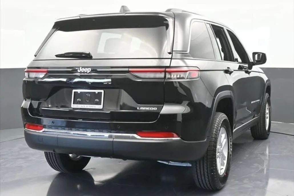 2025 Jeep Grand Cherokee Laredo photo 1