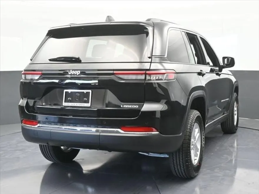 2025 Jeep Grand Cherokee Laredo photo 1