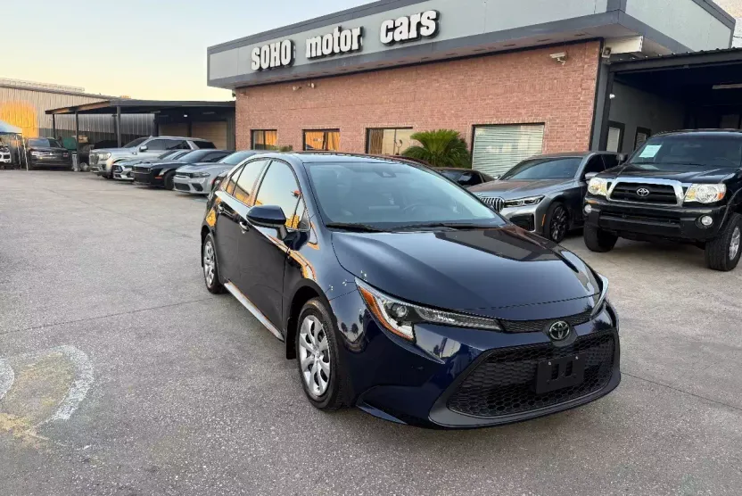 2022 Toyota Corolla LE SE photo 1