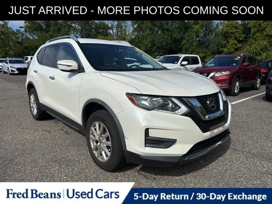 2020 Nissan Rogue SV photo 1