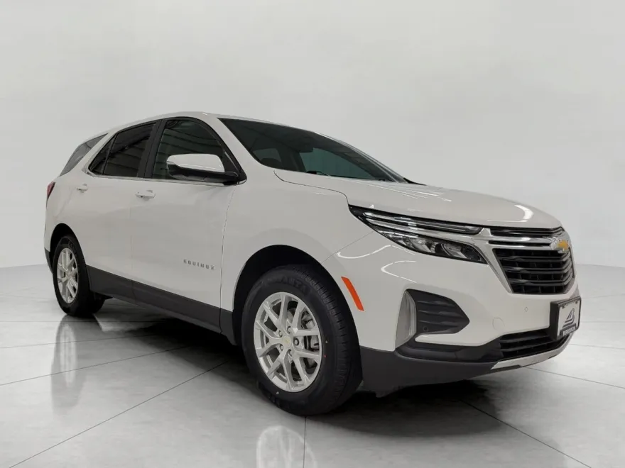 2024 Chevrolet Equinox LT photo 1
