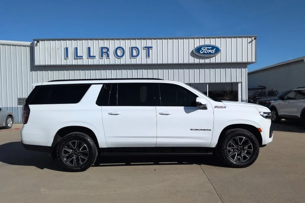 2024 Chevrolet Suburban Z71 photo 1
