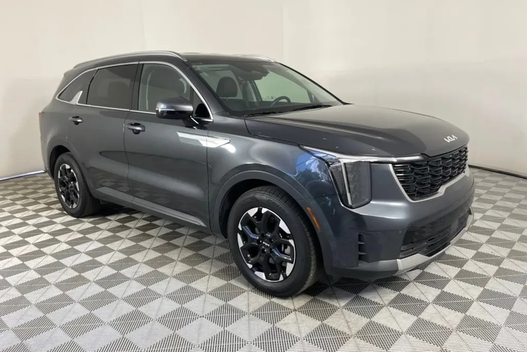 2024 Kia Sorento S photo 1