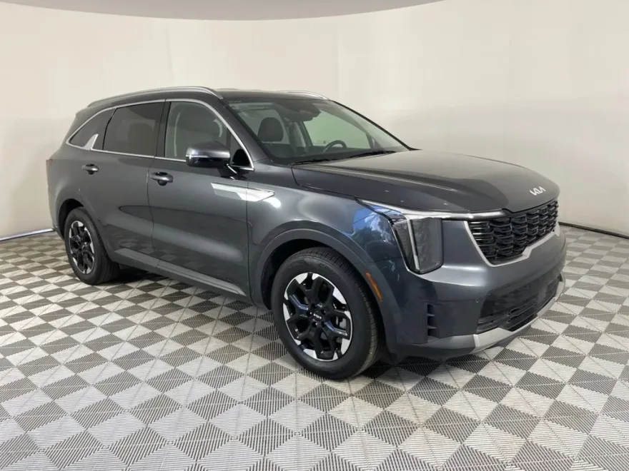 2024 Kia Sorento S photo 1