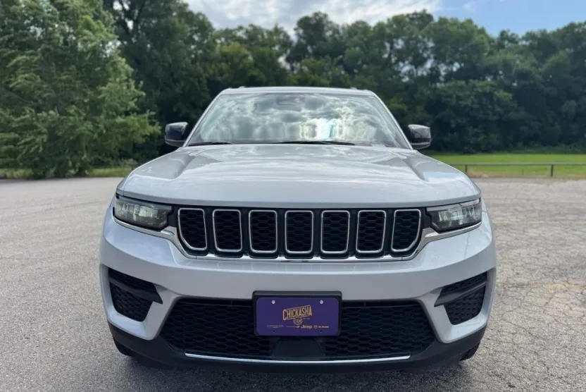 2024 Jeep Grand Cherokee Laredo photo 1