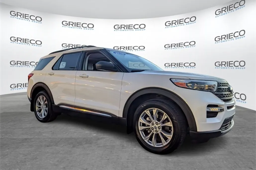 2022 Ford Explorer XLT photo 1
