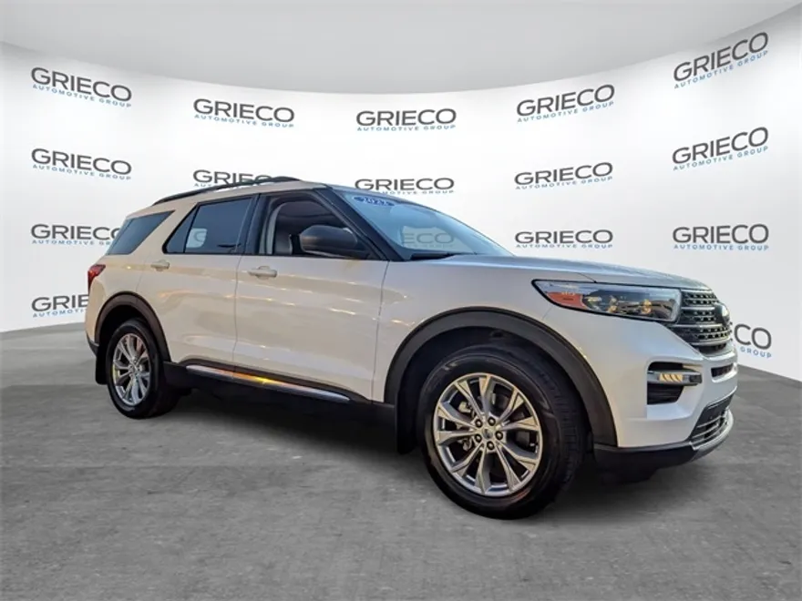 2022 Ford Explorer XLT photo 1