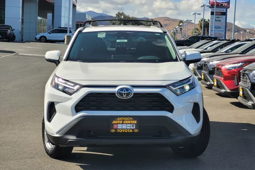 2025 Toyota RAV4 XLE photo 1