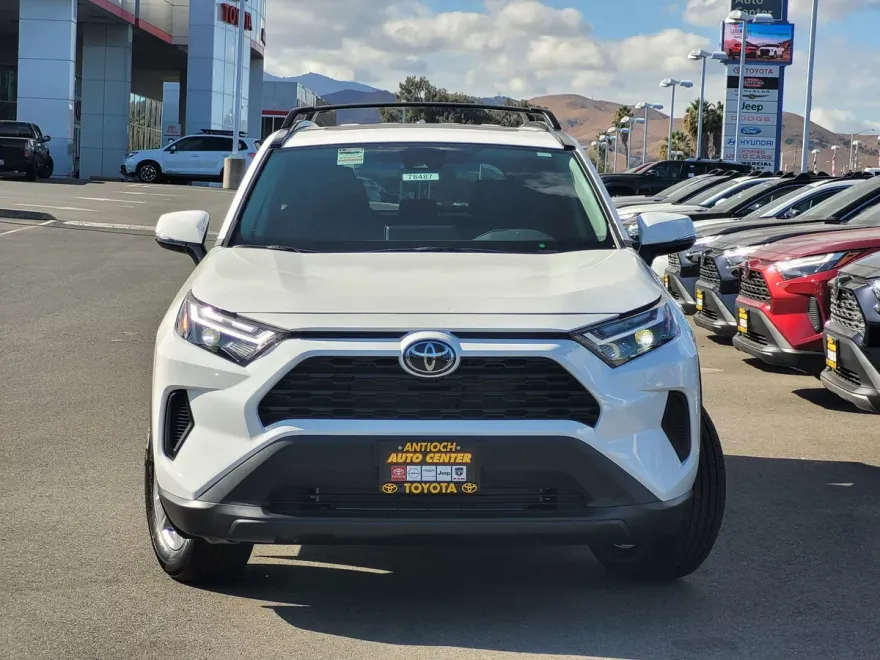 2025 Toyota RAV4 XLE photo 1