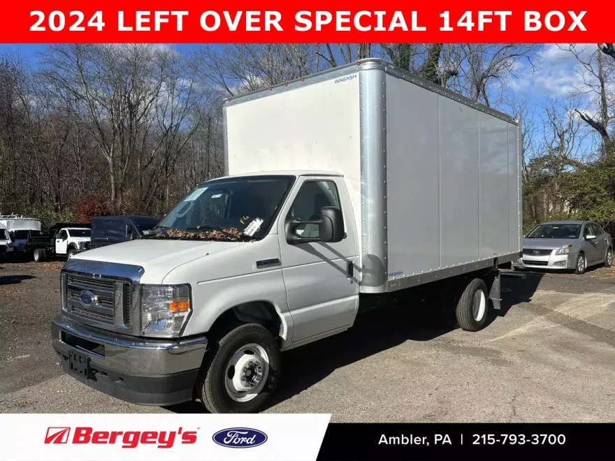 2024 Ford E-450 Cutaway photo 1