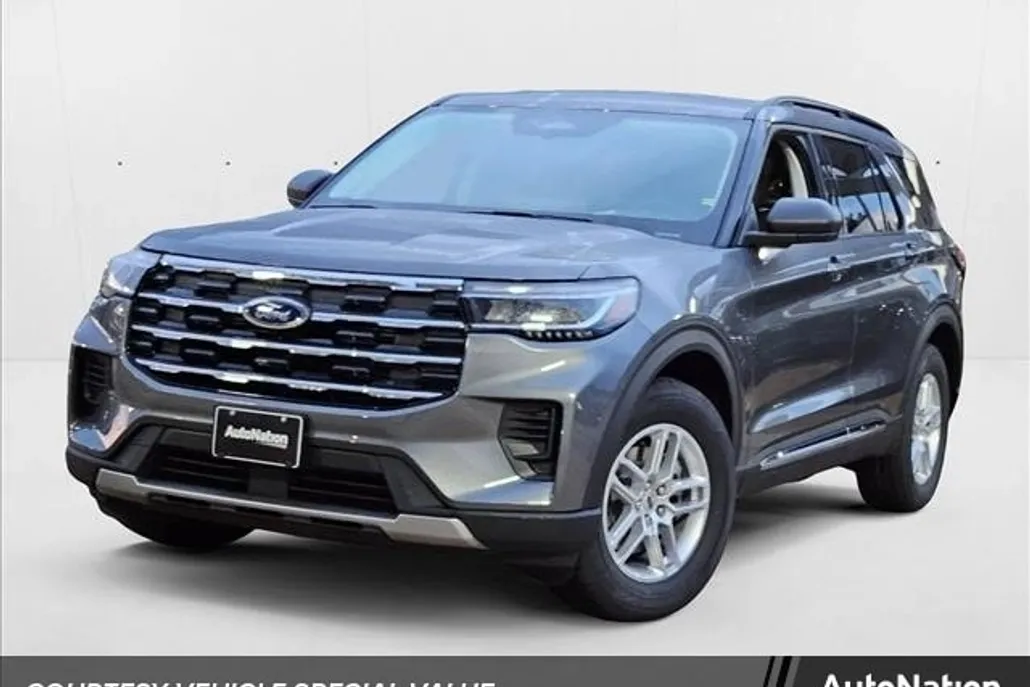2025 Ford Explorer photo 1