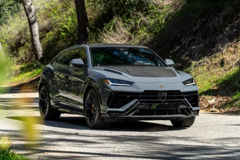 2023 Lamborghini Urus Performante photo 1