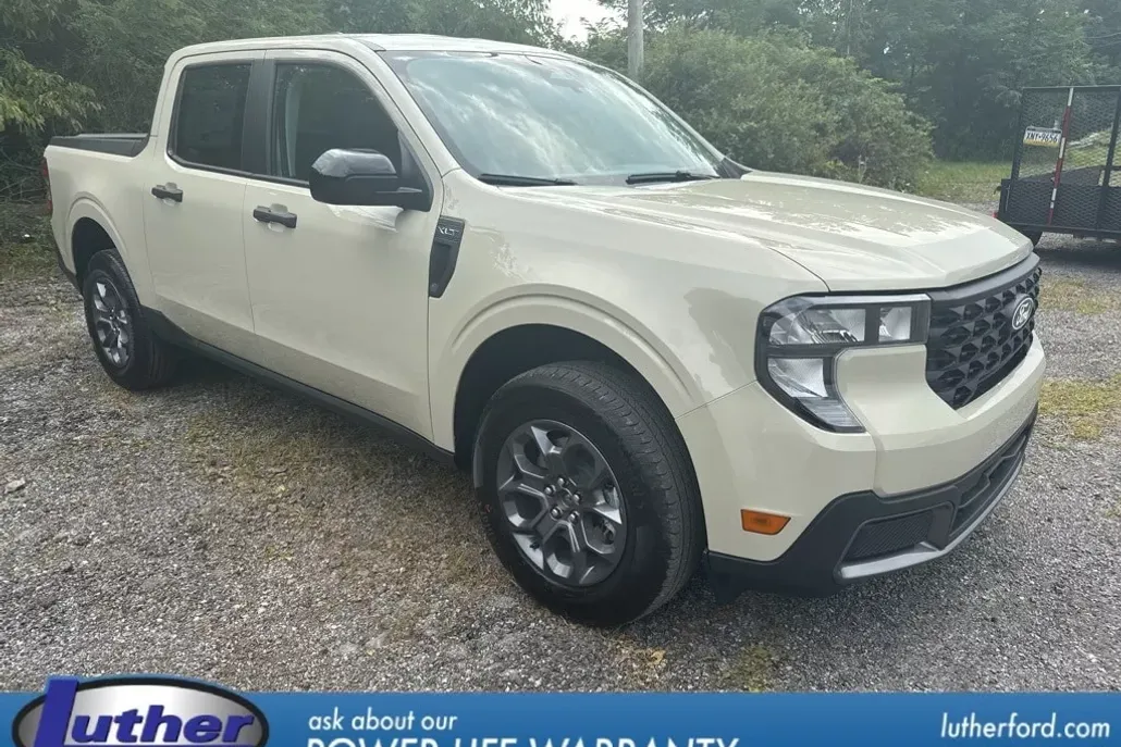 2025 Ford Maverick XLT photo 1
