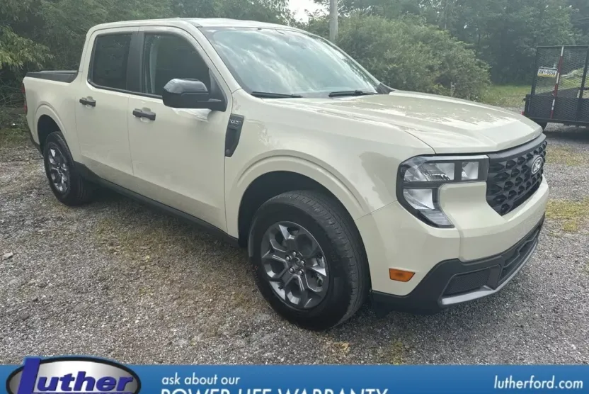 2025 Ford Maverick XLT photo 1