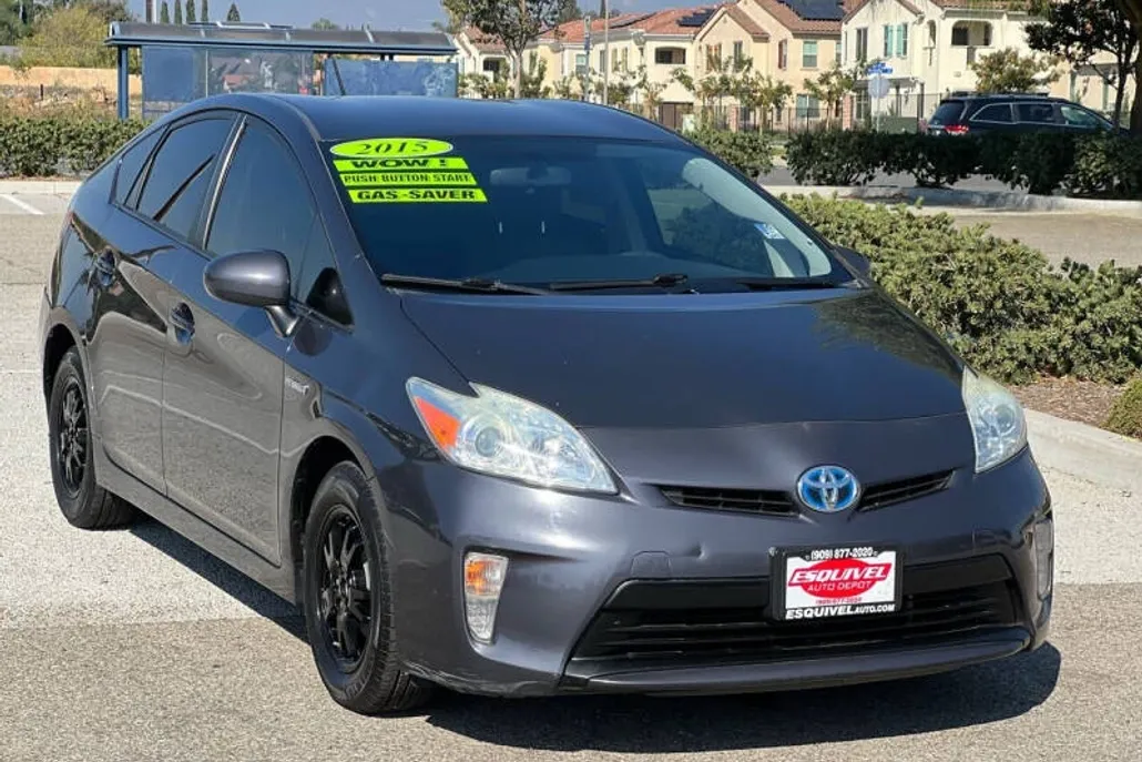 2015 Toyota Prius Two photo 1