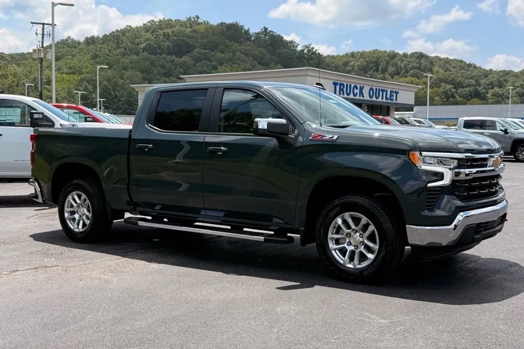 2026 Chevrolet Silverado 1500 LT photo 1